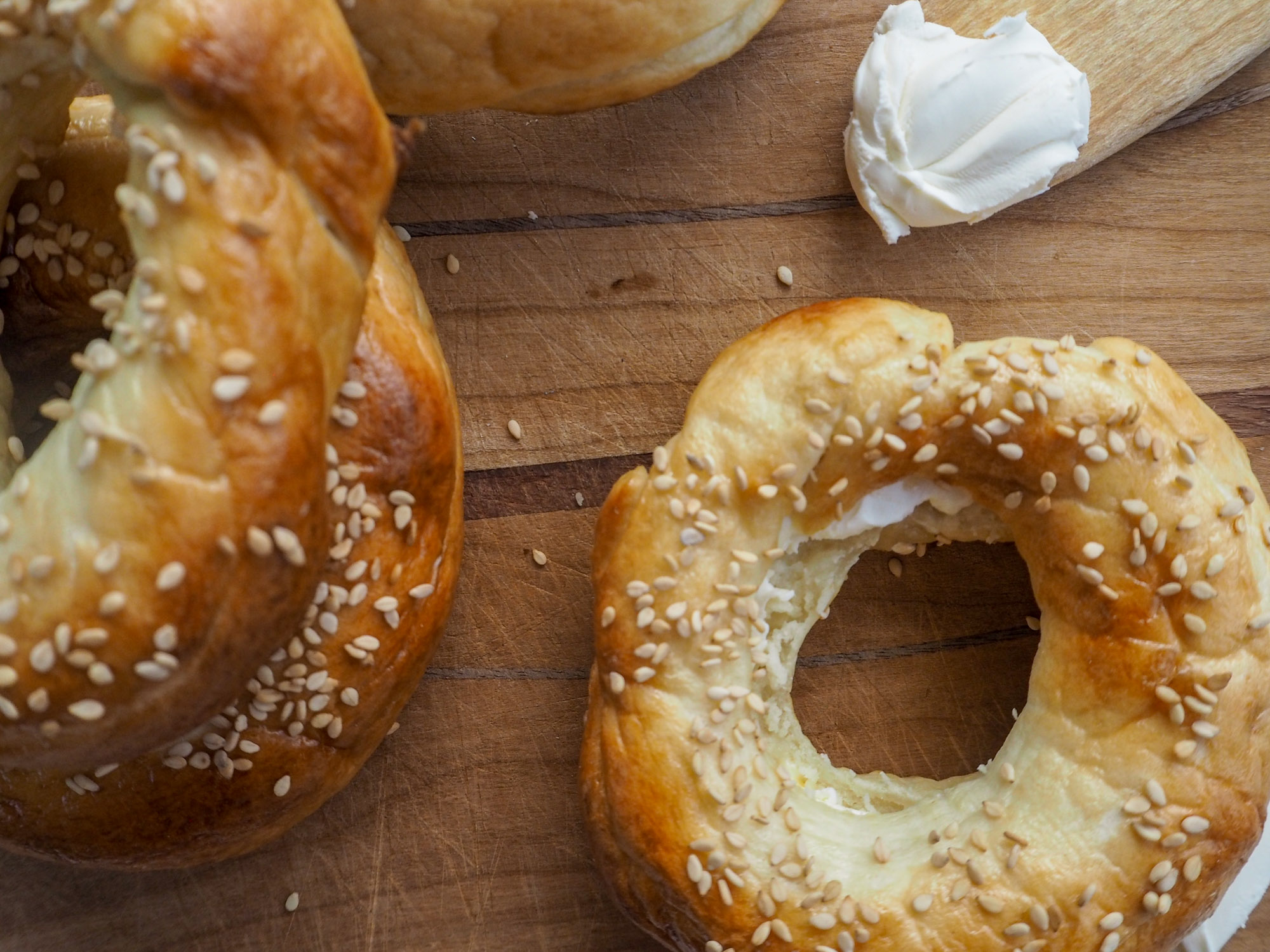 Bagels de sésamo estilo Montréal